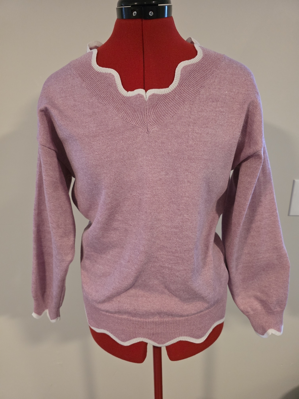 MISSLOOK Pink Sweater with White Scallop Trim